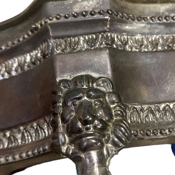 🚩SOLD🚩 Vintage Silver Plated Velvet Lined Repousse Box Lion Head Mounted Feet - Picture 15 of 15